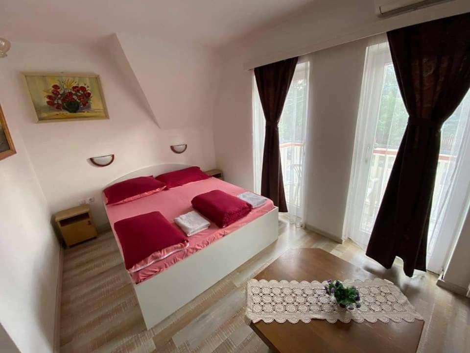 Hotel Haus Liberty à Balatonlelle Extérieur photo
